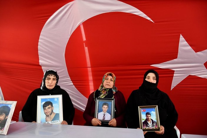 Diyarbakır'da oturma eylemine iki aile daha katıldı