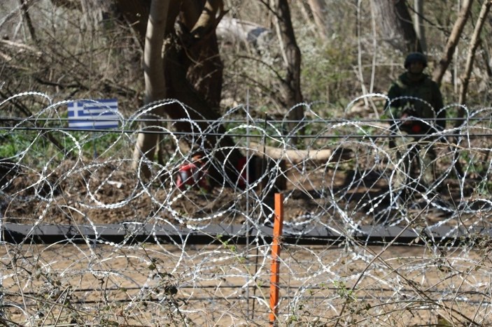 Yunanistan, sınıra yeni tel duvar inşa ediyor