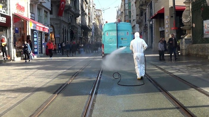 Taksim Meydanı ve İstiklal Caddesi dezenfekte edildi