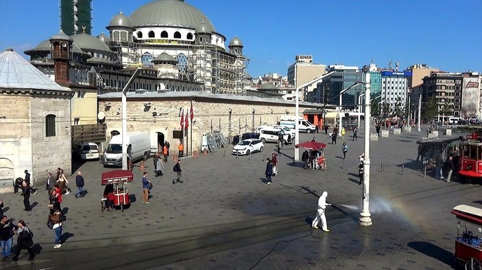 Taksim Meydanı ve İstiklal Caddesi dezenfekte edildi