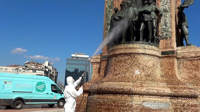 Taksim Meydanı ve İstiklal Caddesi dezenfekte edildi