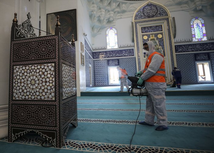 Camiler, koronaya karşı dezenfekte edildi