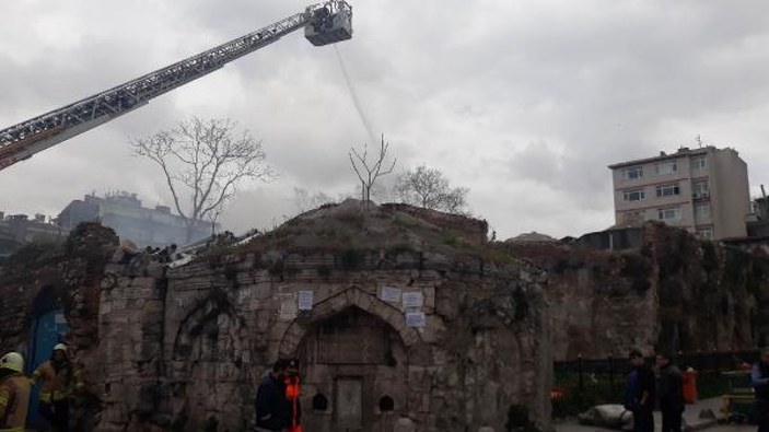 Fatih'te Tarihi Nişanca Hamamı'nda yangın çıktı