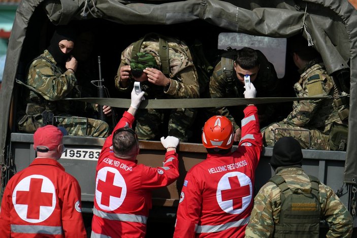 Yunanistan tüm plaj ve kayak merkezlerini kapatıyor