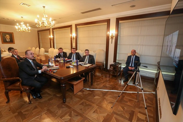 Çavuşoğlu'ndan büyükelçilerle telekonferans görüşmesi
