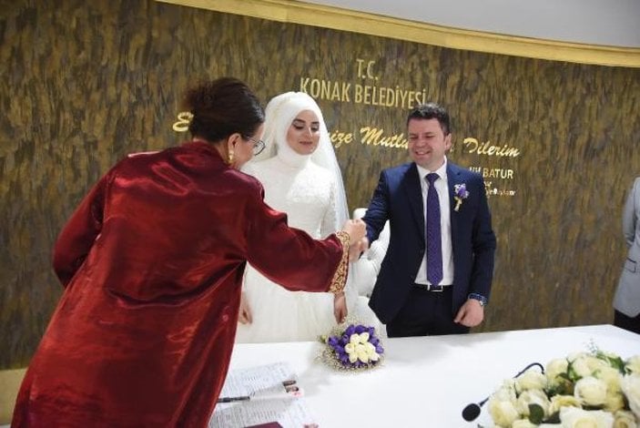 İzmir'deki düğünde koronavirüs önlemi