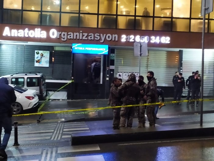 Sultangazi'de türkü evinde silahlı saldırı: 6 yaralı
