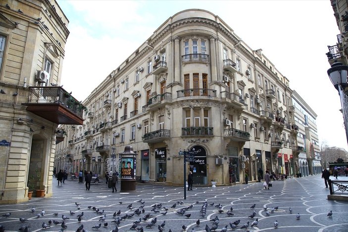 Azerbaycan sokaklarında korona sessizliği