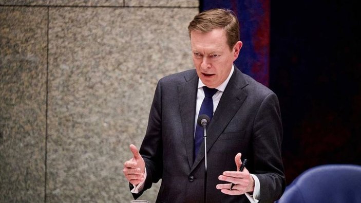 Hollanda Sağlık Bakanı koronavirüs oturumunda bayıldı