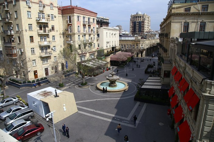Azerbaycan sokaklarında korona sessizliği
