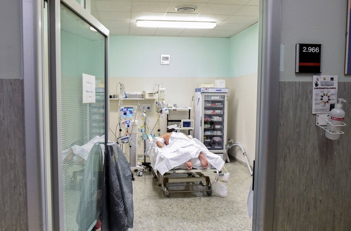 İtalyan doktor hastanelerdeki kritik durumu anlattı