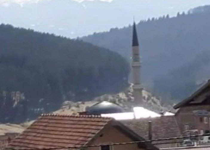 Sırbistan'da cemaatle namaz durduruldu