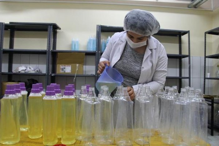 Kayseri'de öğrenciler dezenfektan üretimini artırdı
