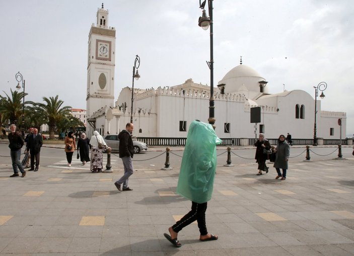 Cezayir'de koronavirüsten ölenlerin sayısı 15'e yükseldi