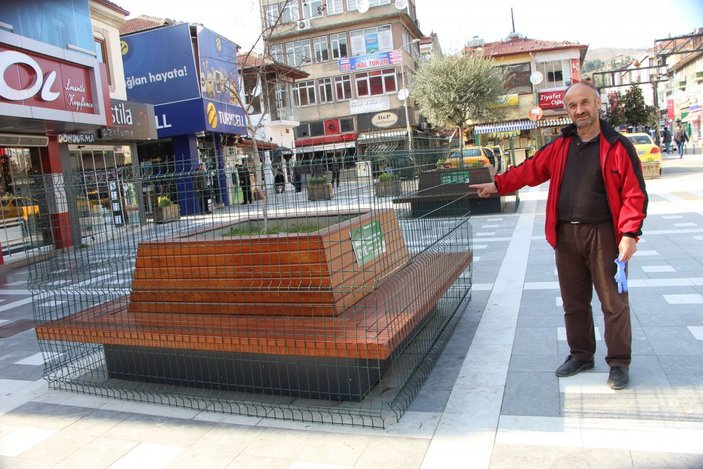 Zonguldak'ta banklar tel kafeslerle çevrildi