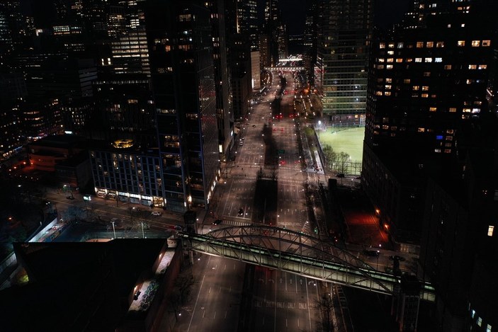 New York sokaklarında koronavirüs sessizliği