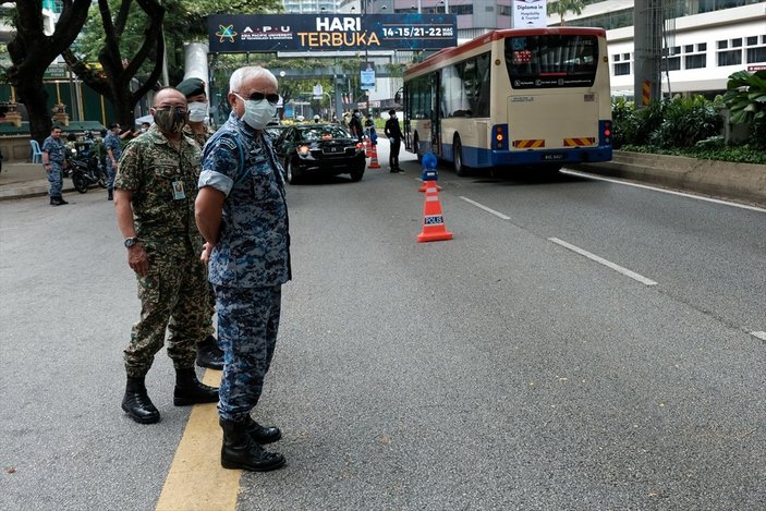 Malezya'da korona tedbirleri kapsamında asker sokağa indi