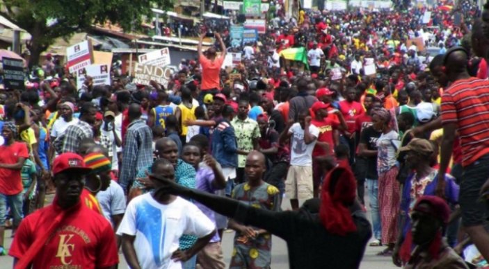 Gine'de seçim ve referandumda şiddet