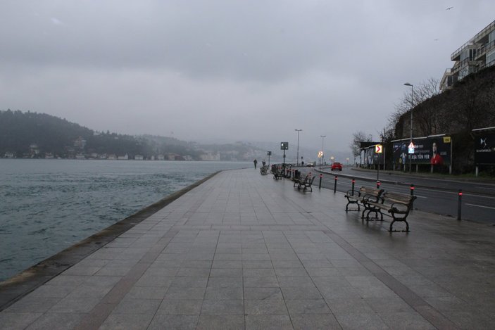 Soğuk hava İstanbulluyu etkiledi, Bebek sahili boş kaldı