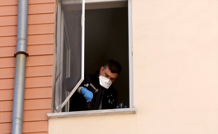 Sivas'ta 2 yaşındaki Turan evin penceresinden düşüp öldü
