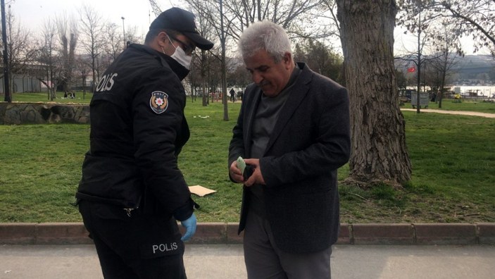 İstanbul’da yasağa uymayan yaşlılar