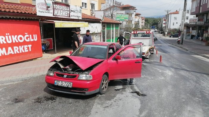 Antalya'da yanan araç çeşme hortumuyla söndürüldü