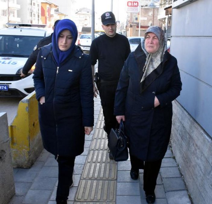 Sivas'ta yaşlı kadın 20 bin lirasını çaldırdı