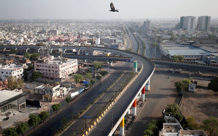 Hindistan'da korona nedeniyle sokak yasağı ilan edildi