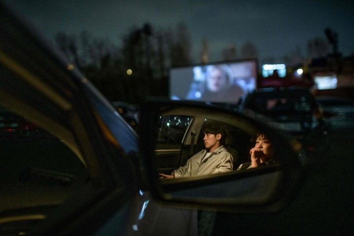 Güney Kore'de korona sonrası arabalı sinemaya yoğun ilgi