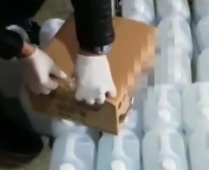 Şanlıurfa'da 25 bin şişe sahte dezenfektan ele geçirildi