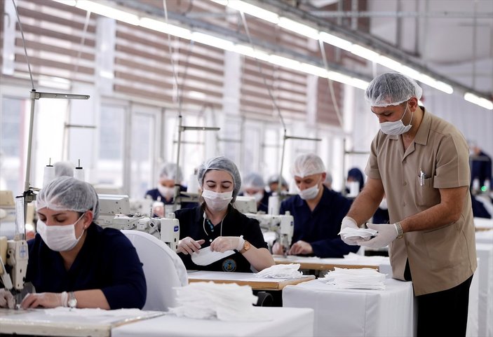 Fabrikalarda maske üretimi arttı