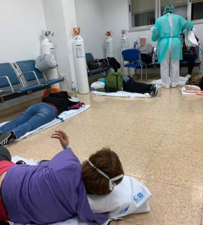İspanya'da hastanelerde hastalar koridorda yatıyor