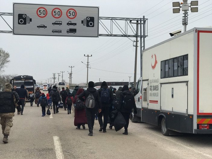 Mülteciler umudunu yitirdi, sınırdan ayrıldı