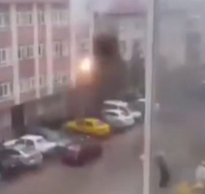 Ankara'da elektrik direğindeki patlama