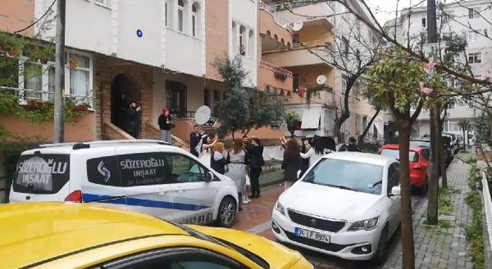 Avcılar'da bir grup vatandaş sokakta toplanıp dans etti