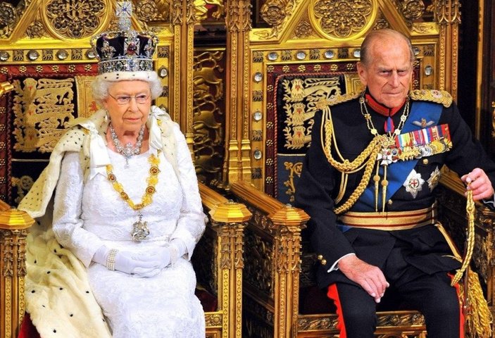 Kraliçe Elizabeth'in doğum gününe koronavirüs engeli