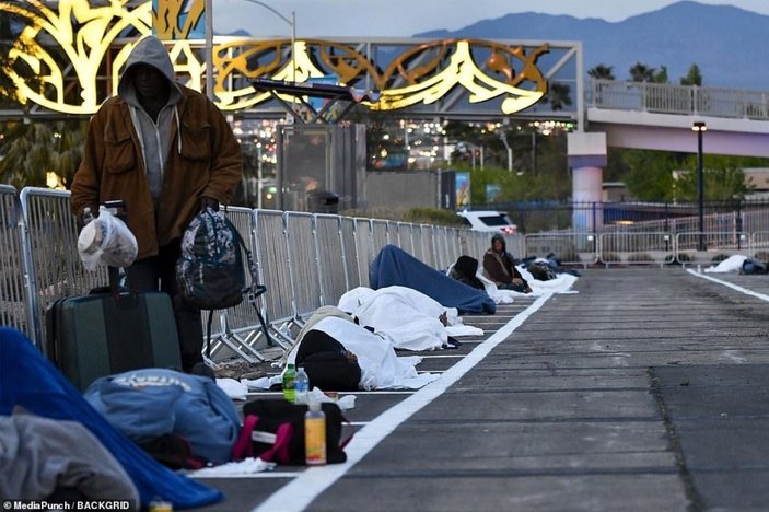 ABD'de evsizler otoparkta karantinaya alındı