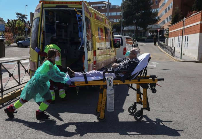 İspanya'da son 24 saatte 812 kişi hayatını kaybetti