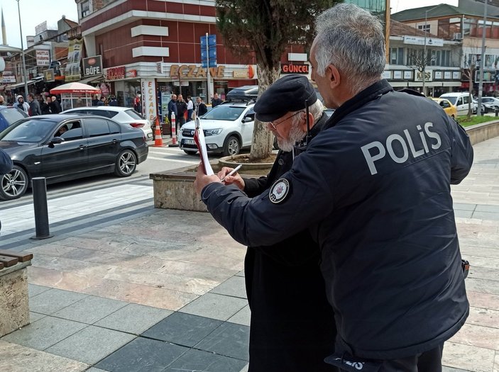Düzce'de sokağa çıkan 82 yaşındaki dede polisle tartıştı