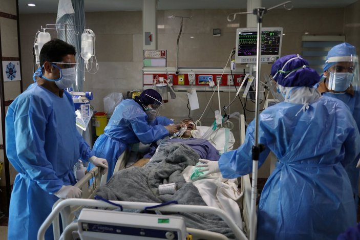 İran'da koronavirüs nedeniyle 17 kilit isim öldü