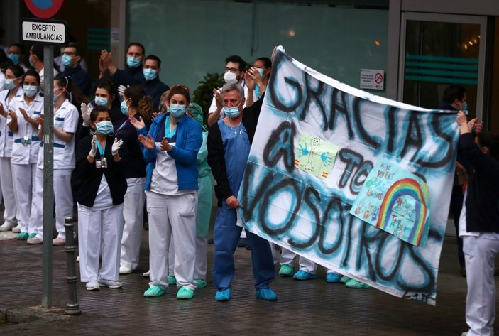 İspanya'da 12 bin 298 sağlık çalışanına korona bulaştı