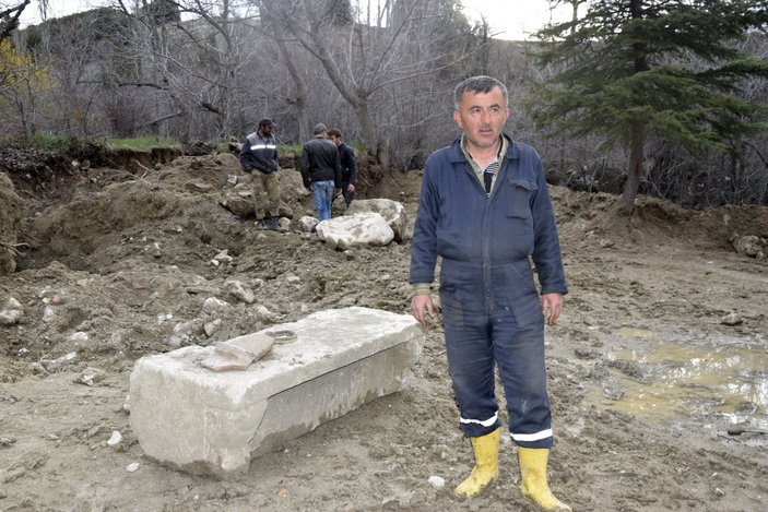 Burdur'da çiftçi tarlasını sürerken tarihi eser buldu