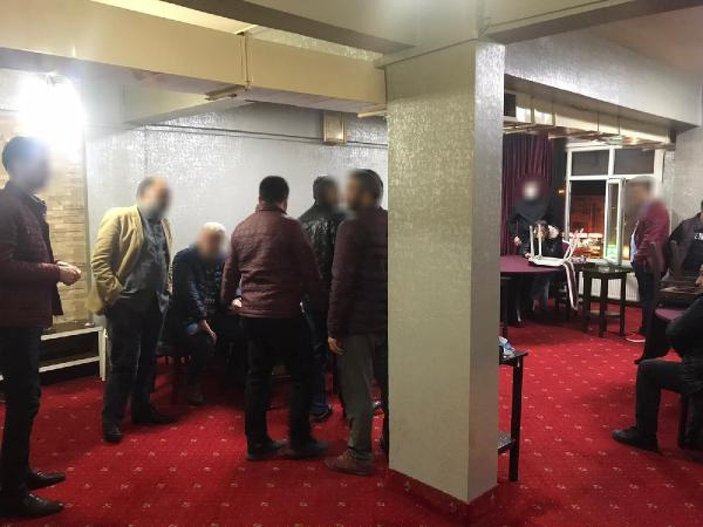 İstanbul'da yasağa rağmen kahvehanede yakalandılar