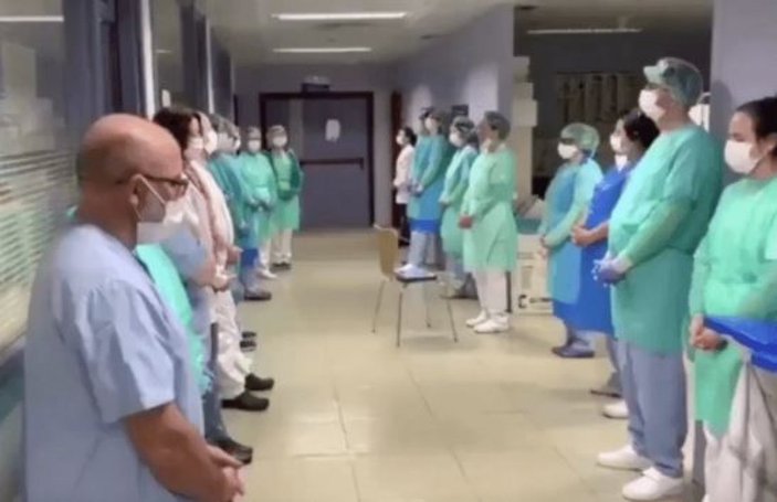 İspanya'da hastanede toplu dua