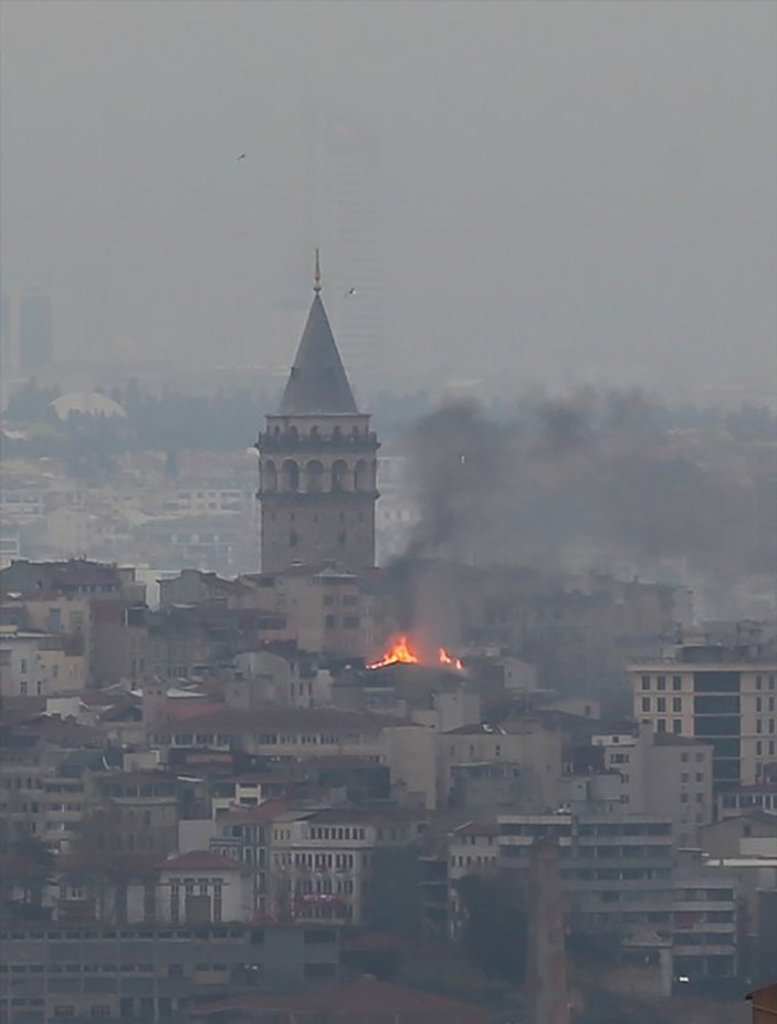 Beyoğlu'nda iş hanında yangın: 1 ölü