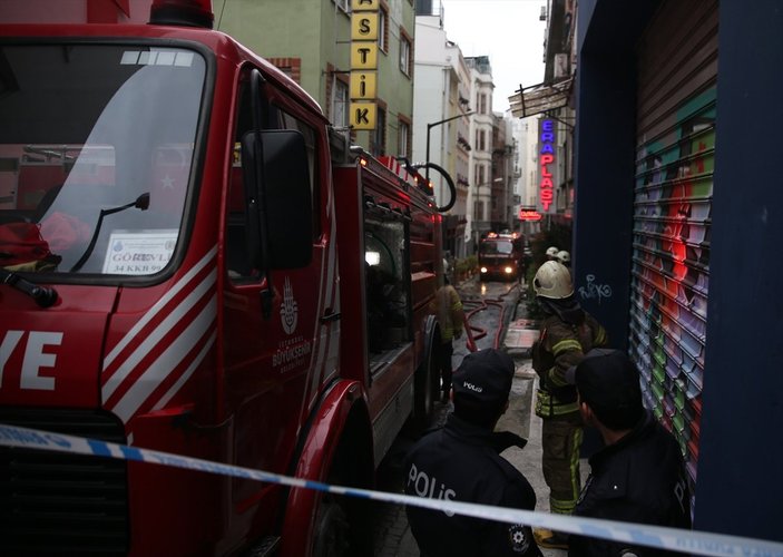 Beyoğlu'nda iş hanında yangın: 1 ölü