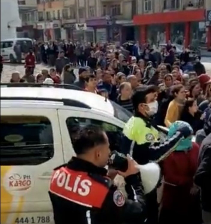İstanbul ve Hatay'da yardım parası kalabalığı