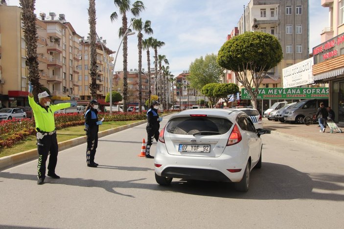 Antalya'da drift yapan ehliyetsiz sürücü, polisi görünce kaçtı