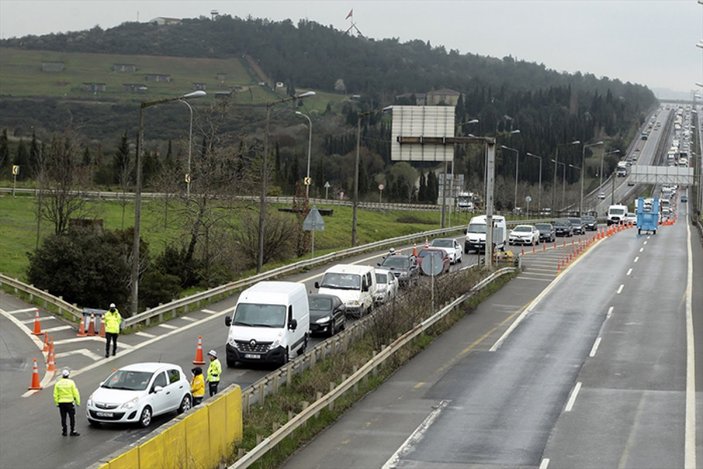 İstanbul'un giriş ve çıkışında araçlar kontrol ediliyor