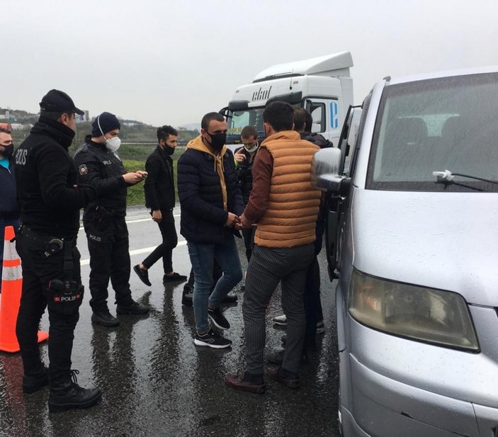 İstanbul'da bagajında yolcu taşıyan sürücüye ceza kesildi